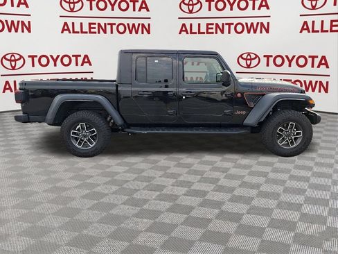 Used 2025 Jeep Gladiator Mojave w/ Convenience Group AWD/4WD image 9
