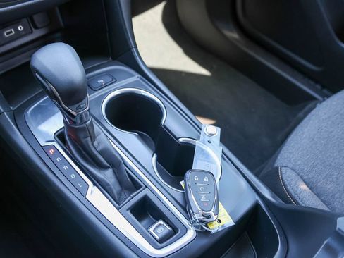 Used 2024 Chevrolet Equinox LT FWD image 16
