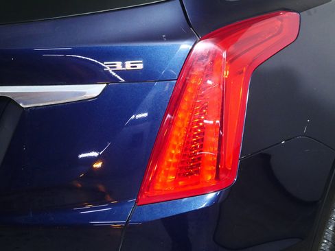 Used 2017 Cadillac XT5 Luxury image 17