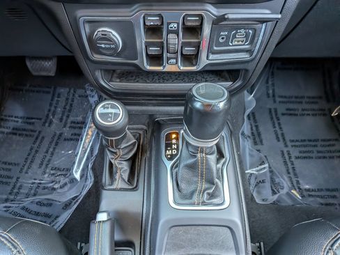 Used 2023 Jeep Gladiator Overland AWD/4WD image 29