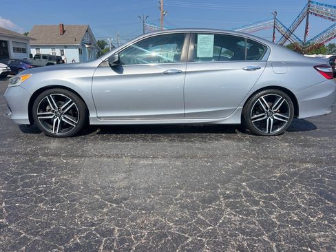 Used 2017 Honda Accord Sport Special Edition image 4