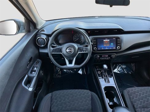 Used 2022 Nissan Kicks SV image 19