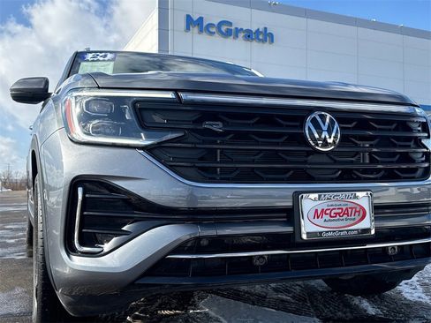 Used 2024 Volkswagen Atlas Cross Sport SEL R-Line image 11