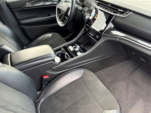 Used 2021 Jeep Grand Cherokee L Laredo image 24