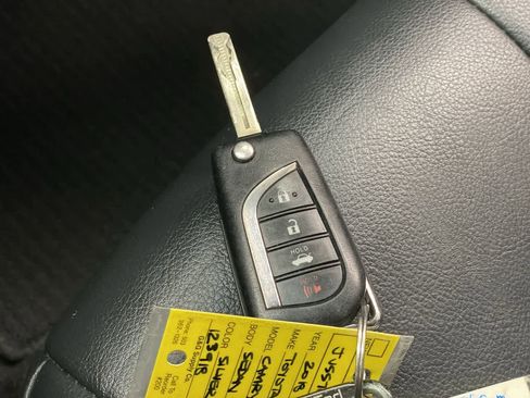 Used 2018 Toyota Camry SE image 27