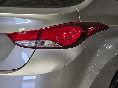 Used 2014 Hyundai Elantra SE FWD image 12