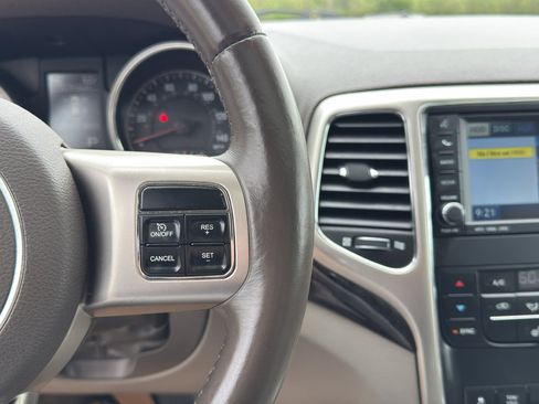 Used 2011 Jeep Grand Cherokee Laredo AWD/4WD image 32