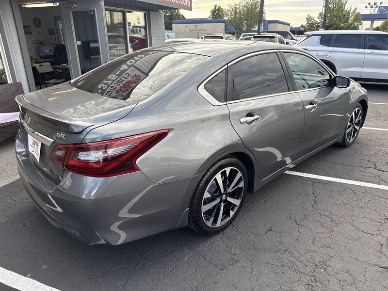 Used 2018 Nissan Altima 2.5 SR FWD image 4