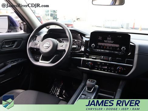 Used 2025 Nissan Pathfinder SV FWD image 14
