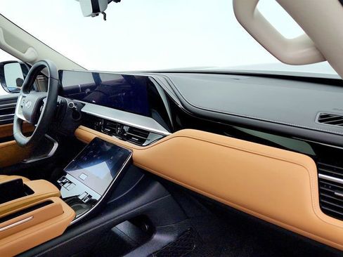 Used 2025 INFINITI QX80 Sensory w/ Exterior Package image 27