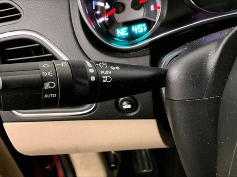 Used 2011 Chrysler 200 Touring image 31