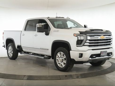 Used 2025 Chevrolet Silverado 2500 High Country w/ High Country Premium Package image 2