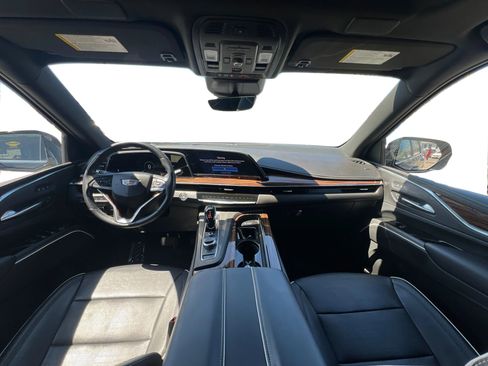 Used 2021 Cadillac Escalade ESV Premium Luxury w/ LPO, Radiant Package AWD/4WD image 11