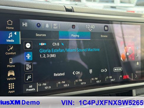 Used 2025 Jeep Wrangler Unlimited Rubicon image 24