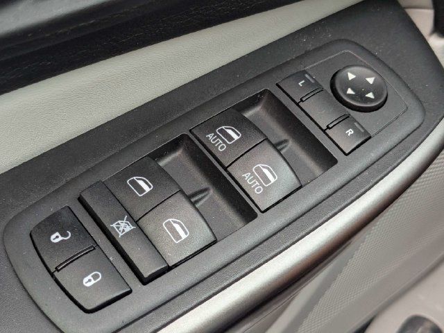 Used 2020 Jeep Cherokee Limited w/ Technology Group AWD/4WD image 25