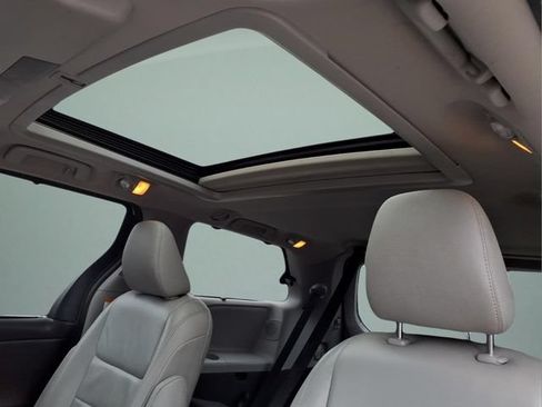 Used 2015 Toyota Sienna Limited Premium AWD/4WD image 21
