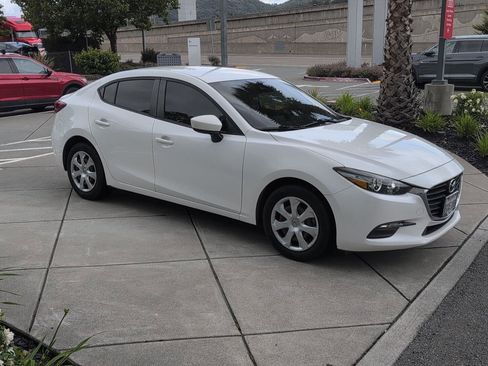 Used 2018 MAZDA MAZDA3 Sport image 5