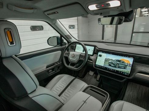 Used 2022 Rivian R1T Adventure image 17