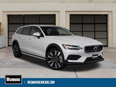 New 2026 Volvo V60 B5 Cross Country Ultra w/ Climate Package