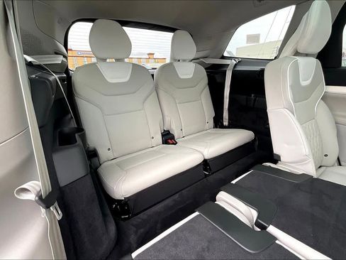 New 2025 Volvo EX90 Plus w/ Protection Package Premier image 28