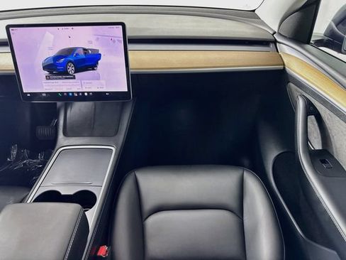 Used 2023 Tesla Model Y AWD image 40