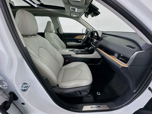 Certified 2026 Toyota Grand Highlander FWD image 30