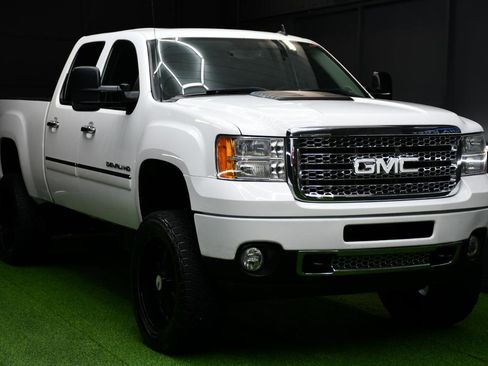 Used 2012 GMC Sierra 2500 Denali AWD/4WD image 9
