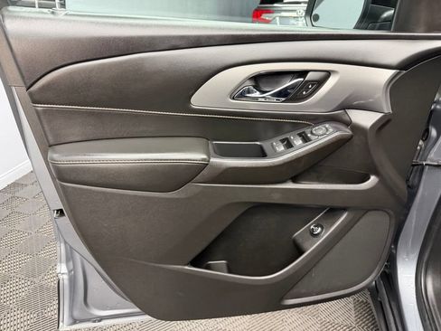 Used 2021 Chevrolet Traverse LT FWD image 36