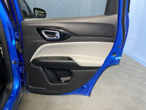 Certified 2024 Jeep Compass Limited image 38