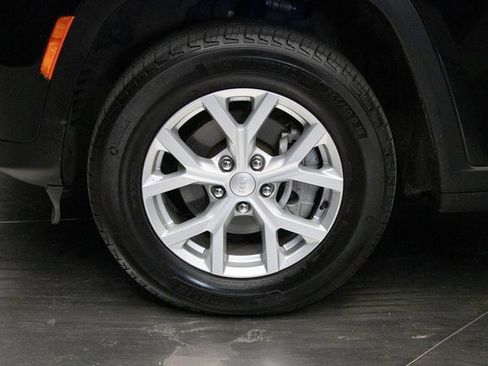 Used 2023 Jeep Grand Cherokee Limited w/ Trailer Tow Prep Group (B) image 8