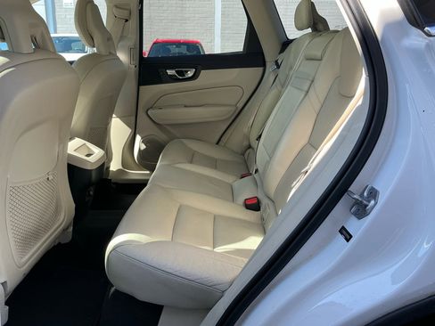 Used 2018 Volvo XC60 T5 Momentum image 33