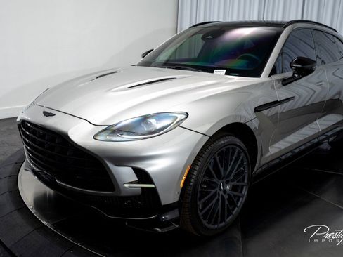 Used 2025 Aston Martin DBX 707 image 9
