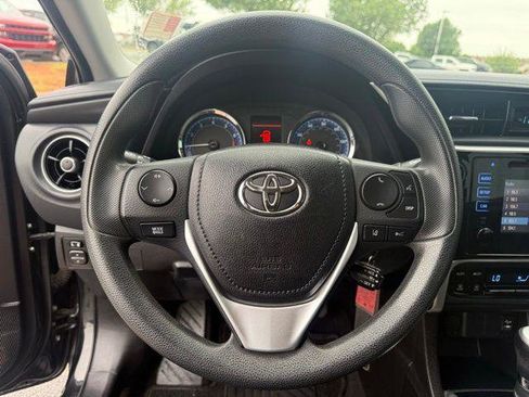 Used 2018 Toyota Corolla LE FWD image 7