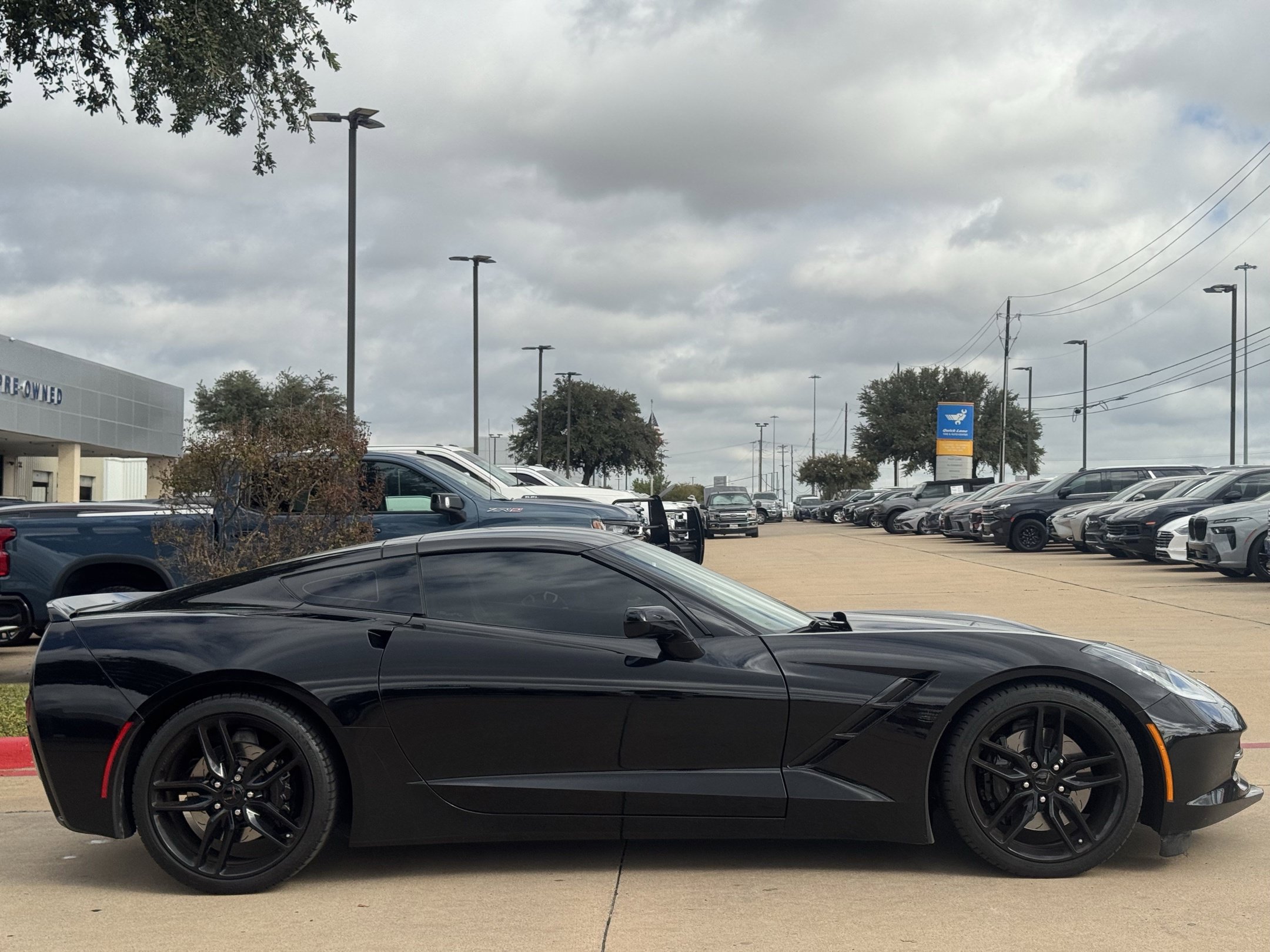 Used 2019 Chevrolet Corvette Stingray Coupe w/ Z51 1LT RWD image 3