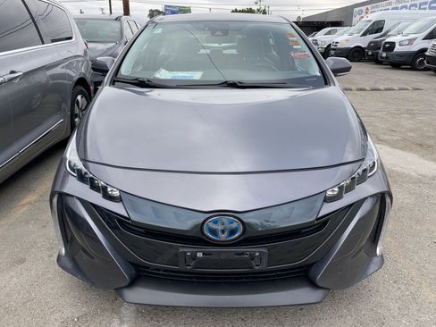 Used 2021 Toyota Prius Prime XLE FWD image 3