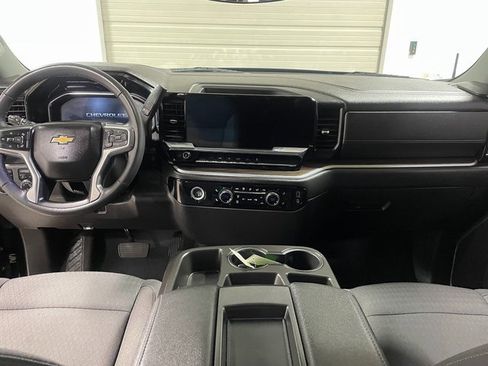 Used 2022 Chevrolet Silverado 1500 LT image 13