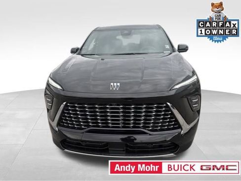 Used 2025 Buick Enclave Avenir AWD/4WD image 2