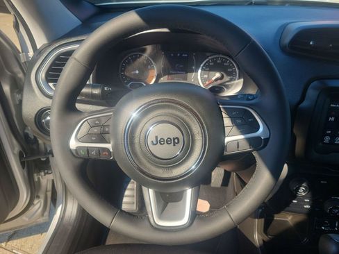 Used 2020 Jeep Renegade Latitude image 24