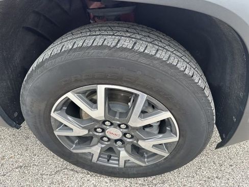 Used 2023 GMC Acadia SLE w/ Driver Convenience Package FWD image 13