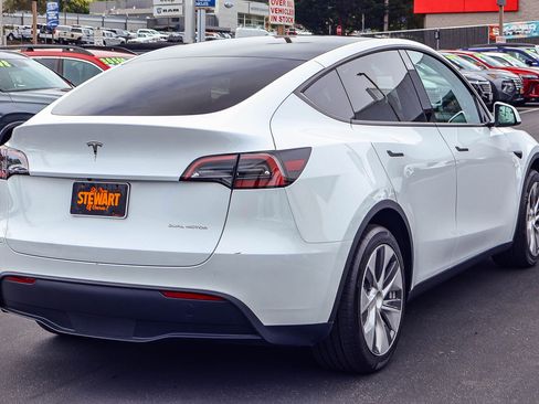 Used 2023 Tesla Model Y Long Range AWD/4WD image 18