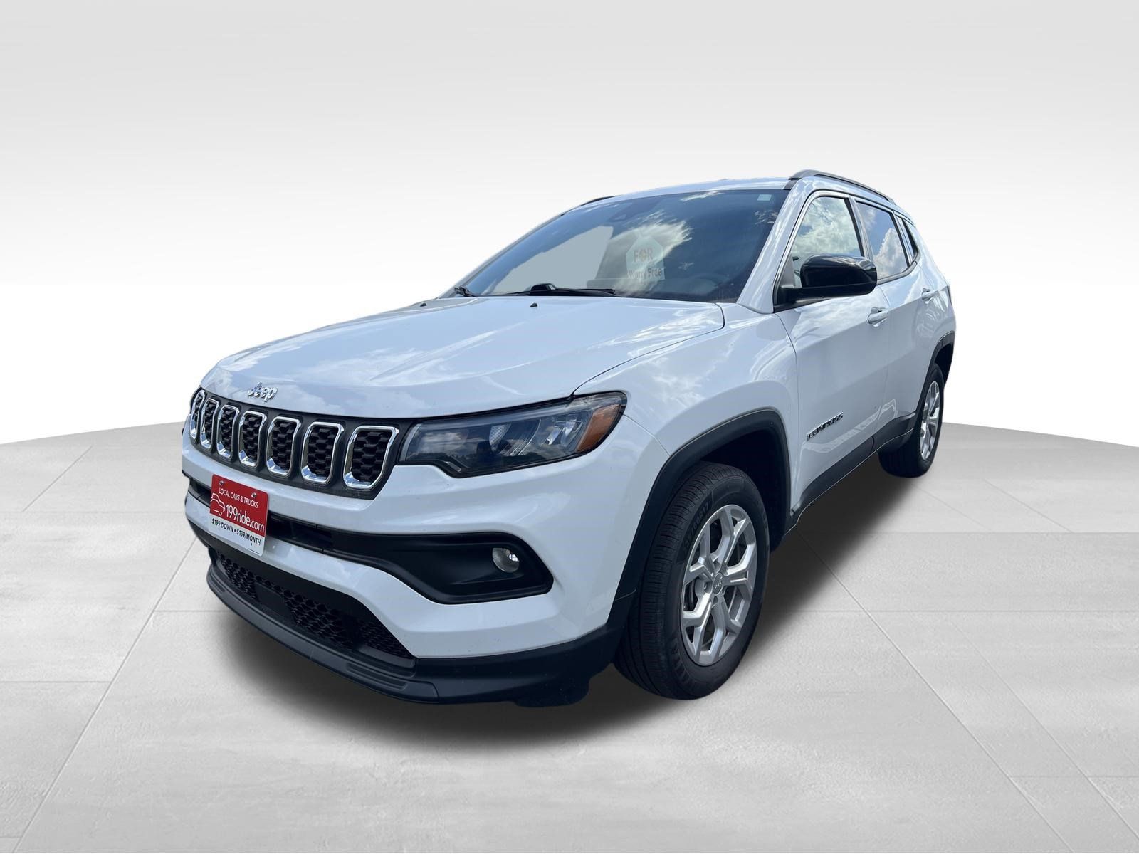 Used 2024 Jeep Compass Latitude AWD/4WD image 1