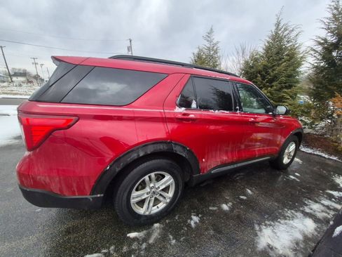 Used 2022 Ford Explorer XLT w/ Equipment Group 202A image 8