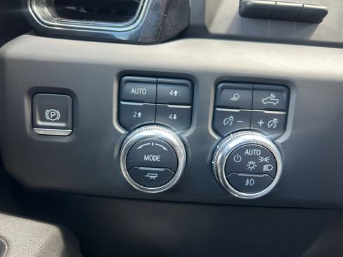 Used 2023 GMC Sierra 1500 AT4 w/ AT4 Premium Package AWD/4WD image 23