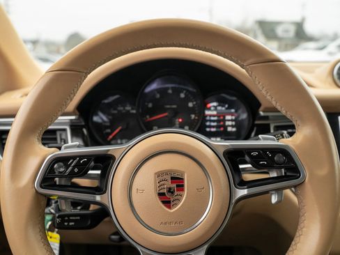 Used 2017 Porsche Macan image 18