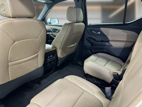 Used 2023 Chevrolet Traverse Premier FWD image 14