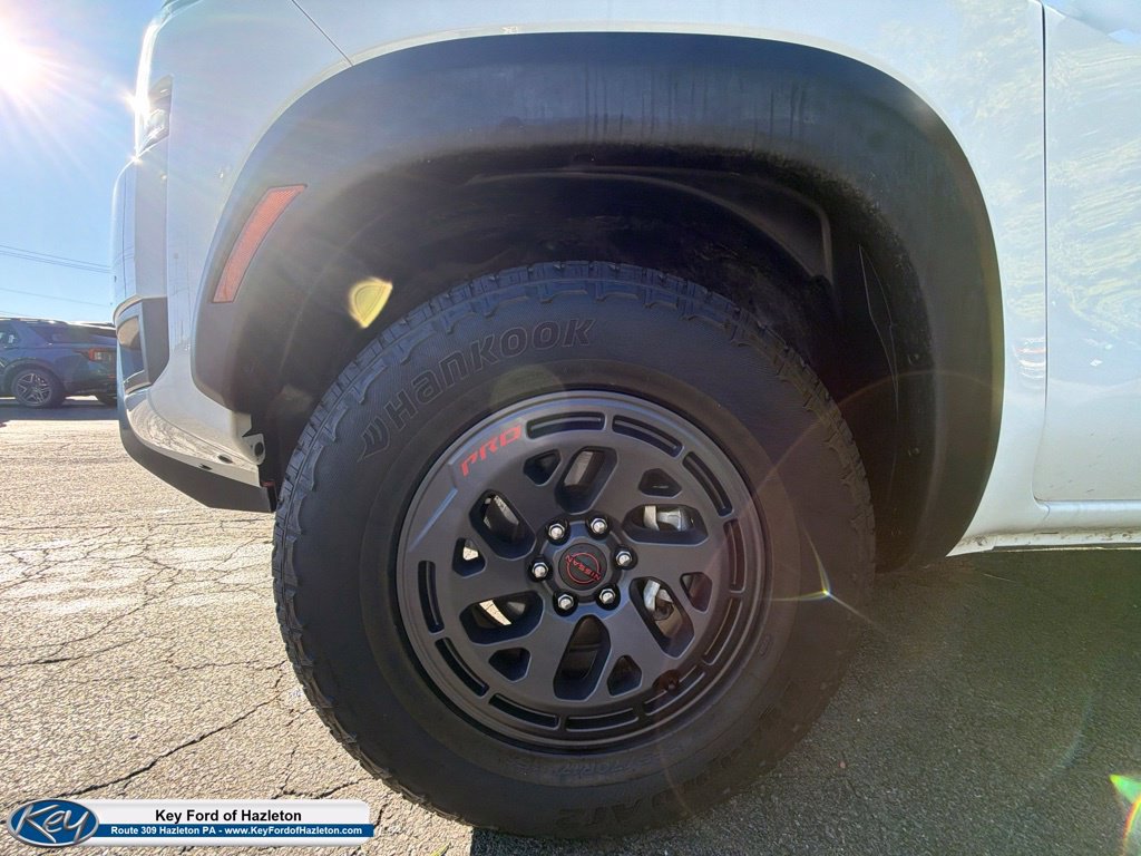 Used 2026 Nissan Frontier PRO-4X AWD/4WD image 11