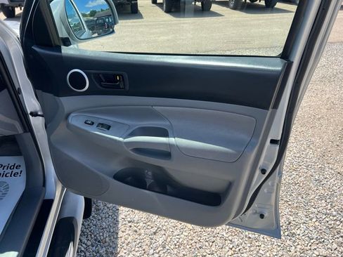 Used 2006 Toyota Tacoma PreRunner image 17