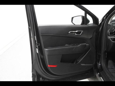 Used 2023 Kia Sportage LX FWD image 4