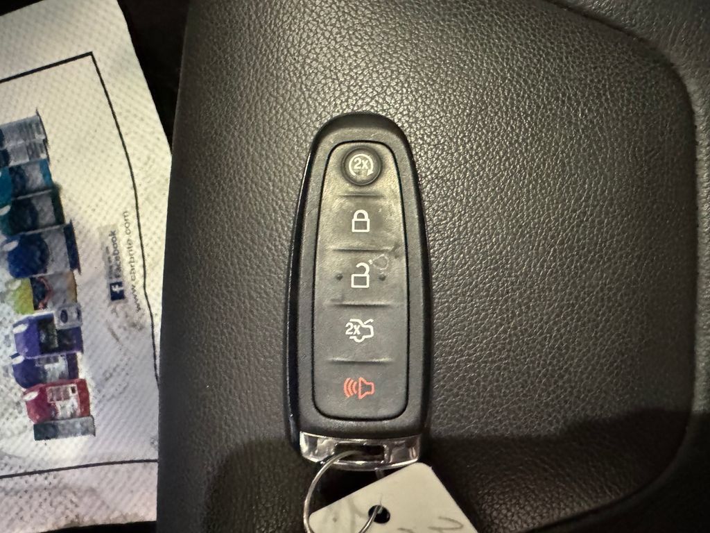 Used 2018 Ford Focus Titanium w/ Titanium Technology Package FWD image 17