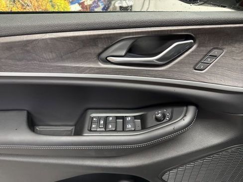 New 2025 Jeep Grand Cherokee Limited w/ Luxury Tech Group II AWD/4WD image 23